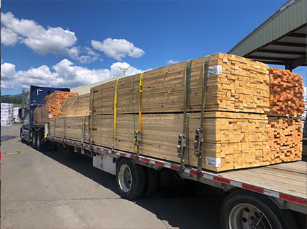 Spokane flatbed trailer hauling lumber